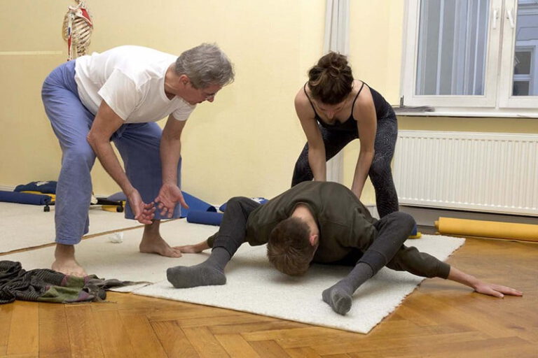 Yoga-LehrerInnen-Ausbildung-Praxis